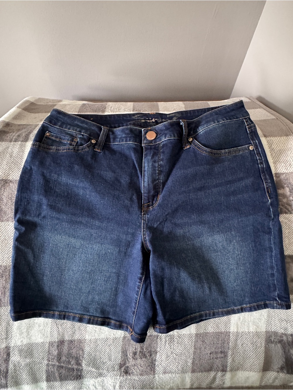 New Seven 7 Classic Dark Blue Denim Women's Shorts